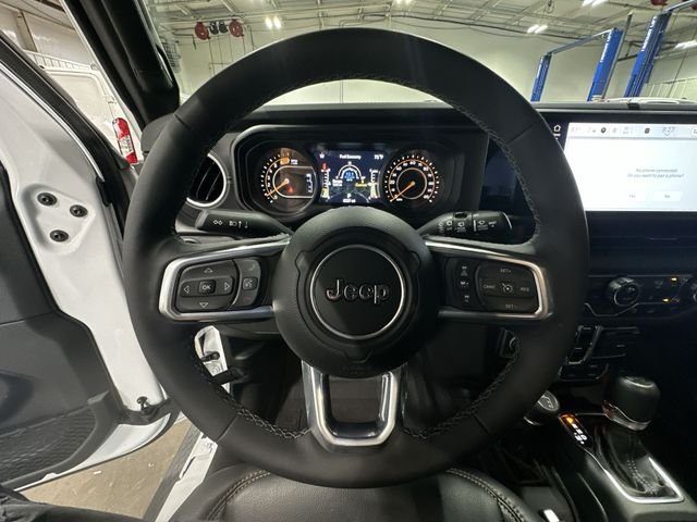 Used 2025 White Jeep Sahara image 15