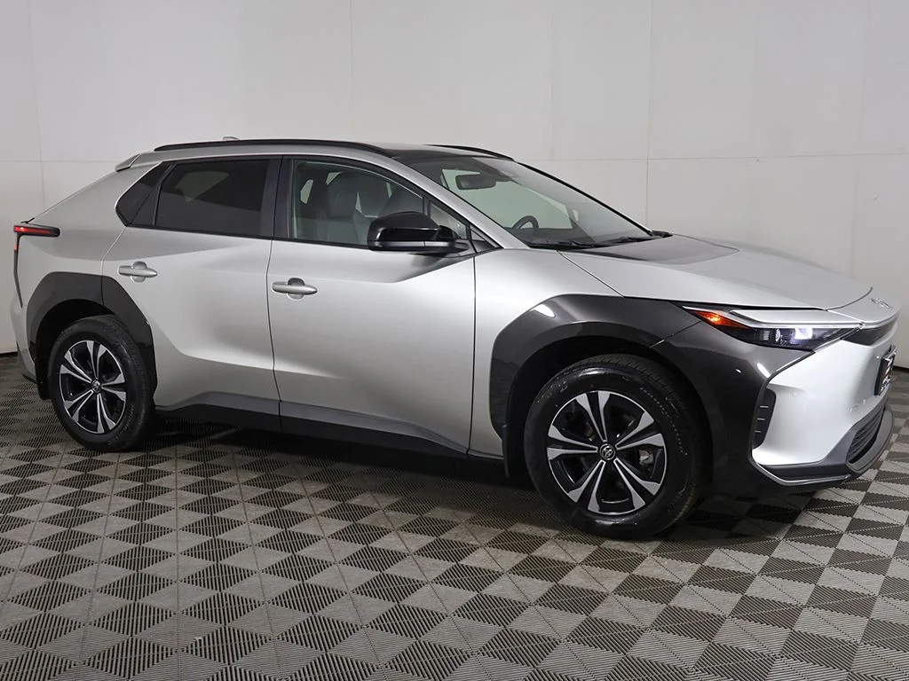 Used 2023 Silver Toyota XLE image 14
