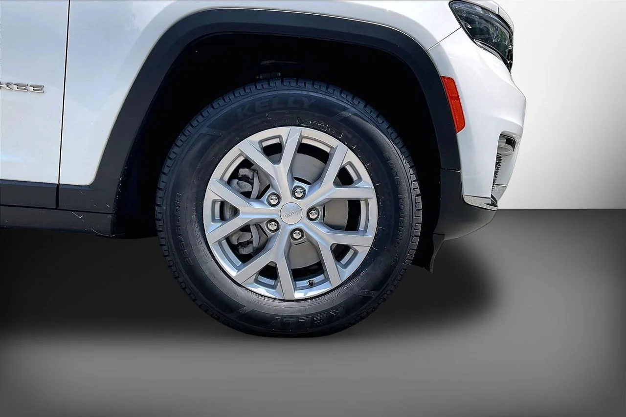 Used 2023 White Jeep Limited image 36