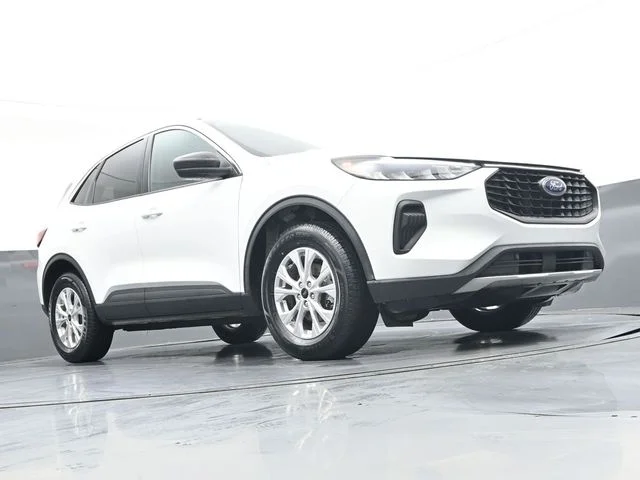 Used 2023 White Ford Active image 35