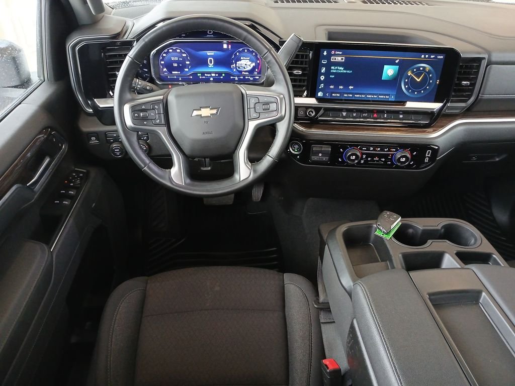 Used 2025 White Chevrolet LT image 12