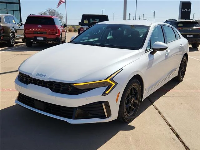 Used 2025 Snow White Pearl KIA LXS Front-Wheel Drive image 1