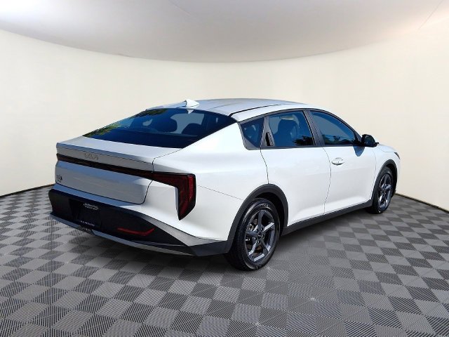 Used 2025 White Kia LXS image 9