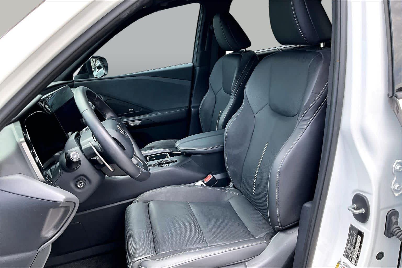 Used 2024 Wind Chill Pearl Lexus Luxury image 8