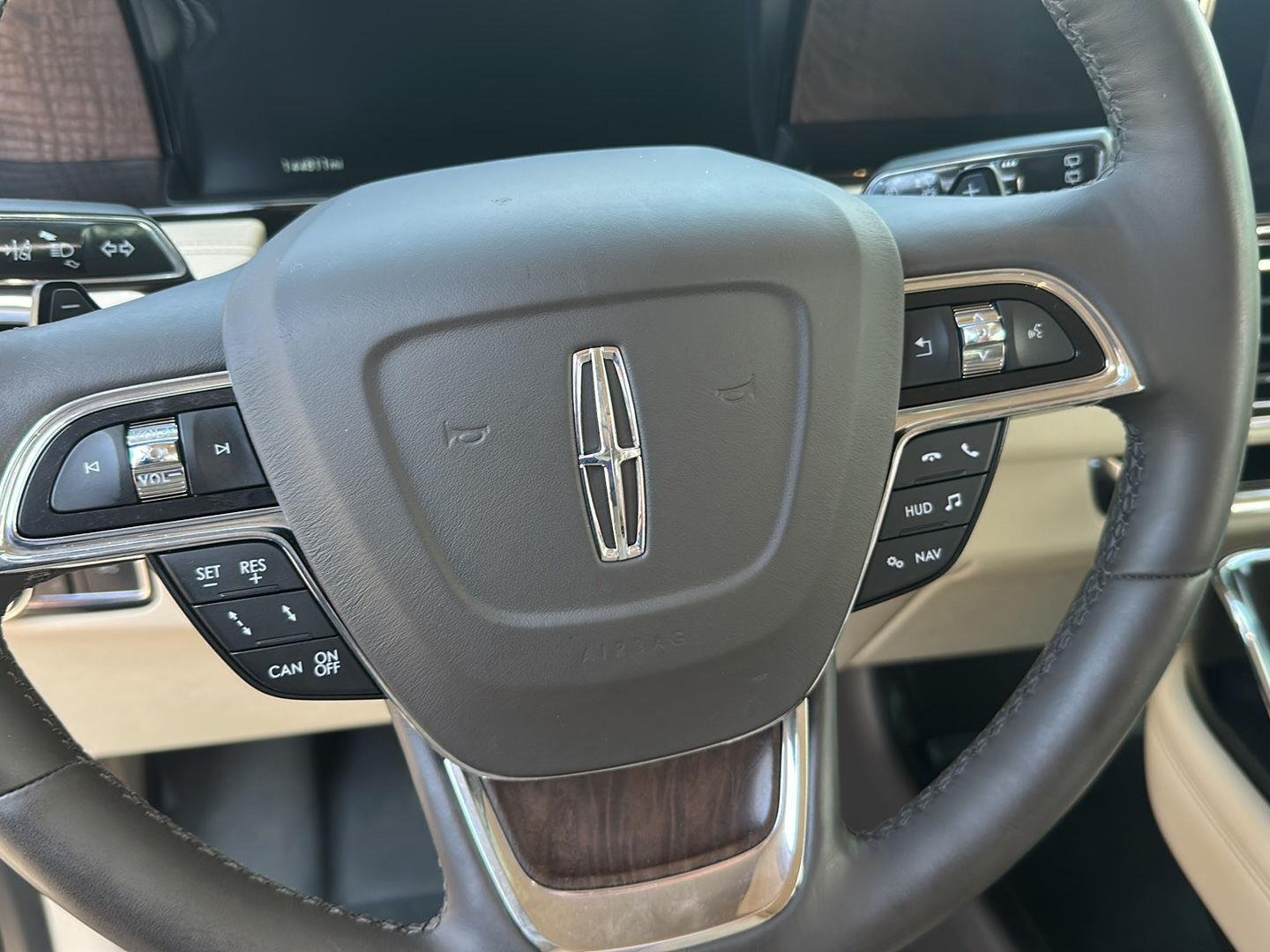 Used 2018 Black Velvet Lincoln Reserve image 12