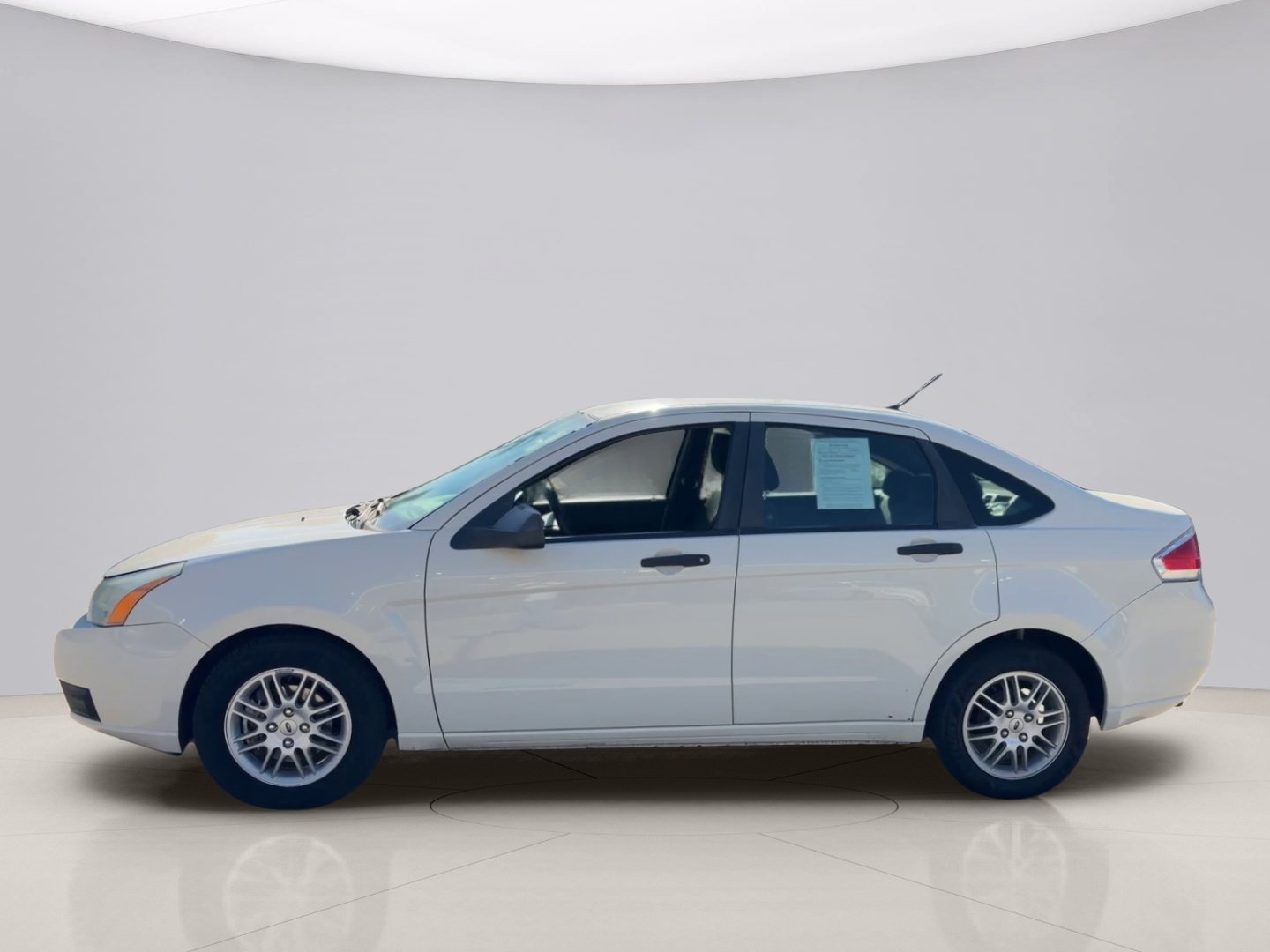 Used 2010 White Ford SE image 2