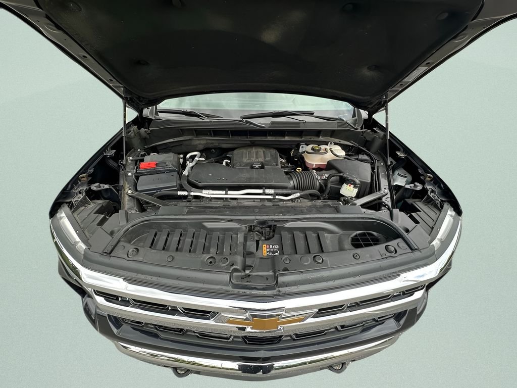 Used 2023 Gray Chevrolet LT image 25