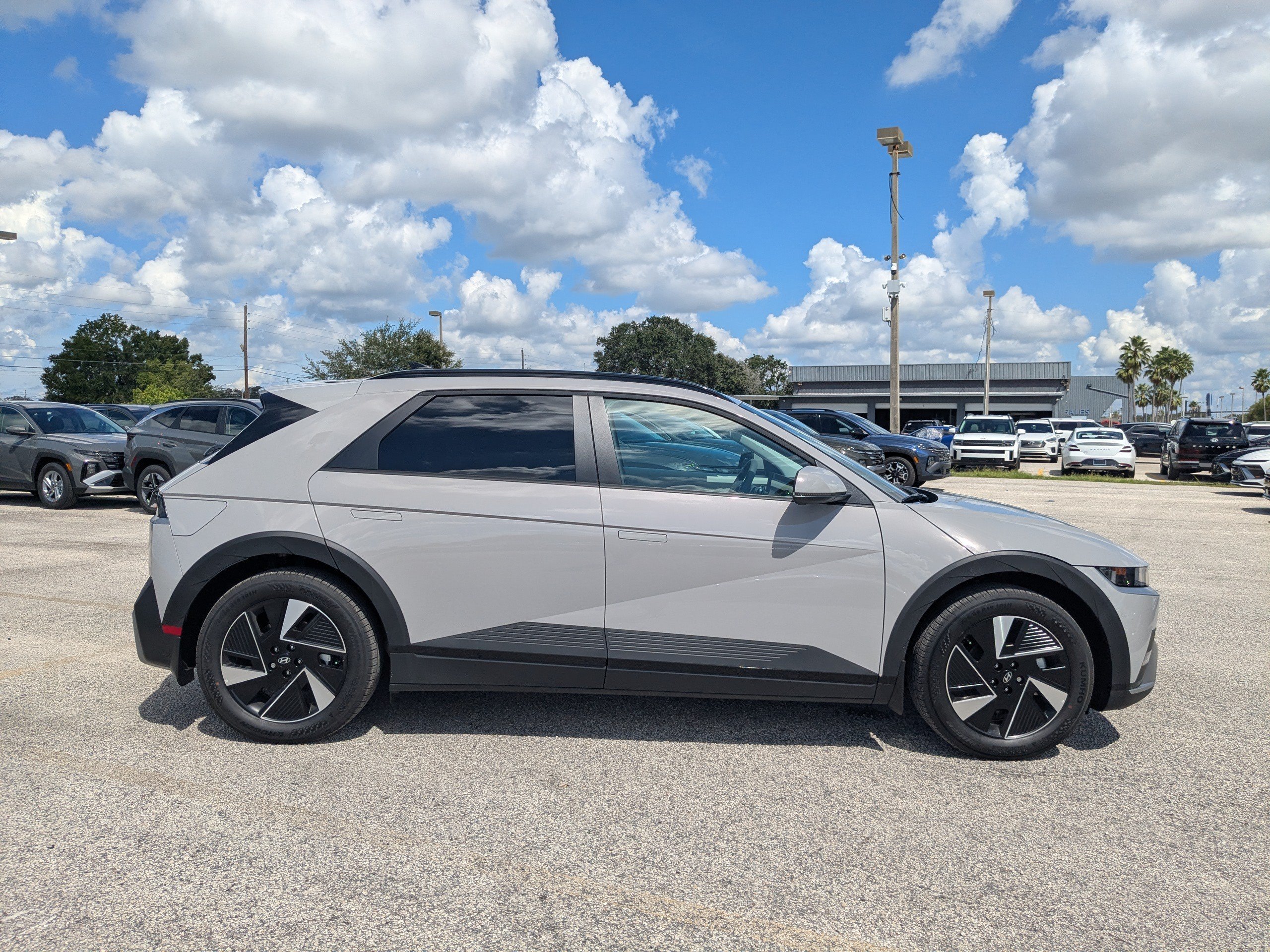 New 2027 Cyber Gray Hyundai SEL image 4