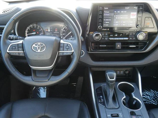 2022 Toyota Highlander XLE - Photo 17