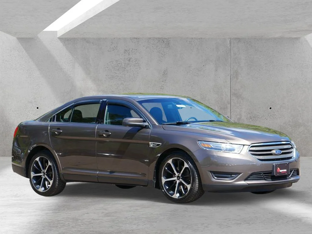 2016 Ford Taurus SEL FWD's photo