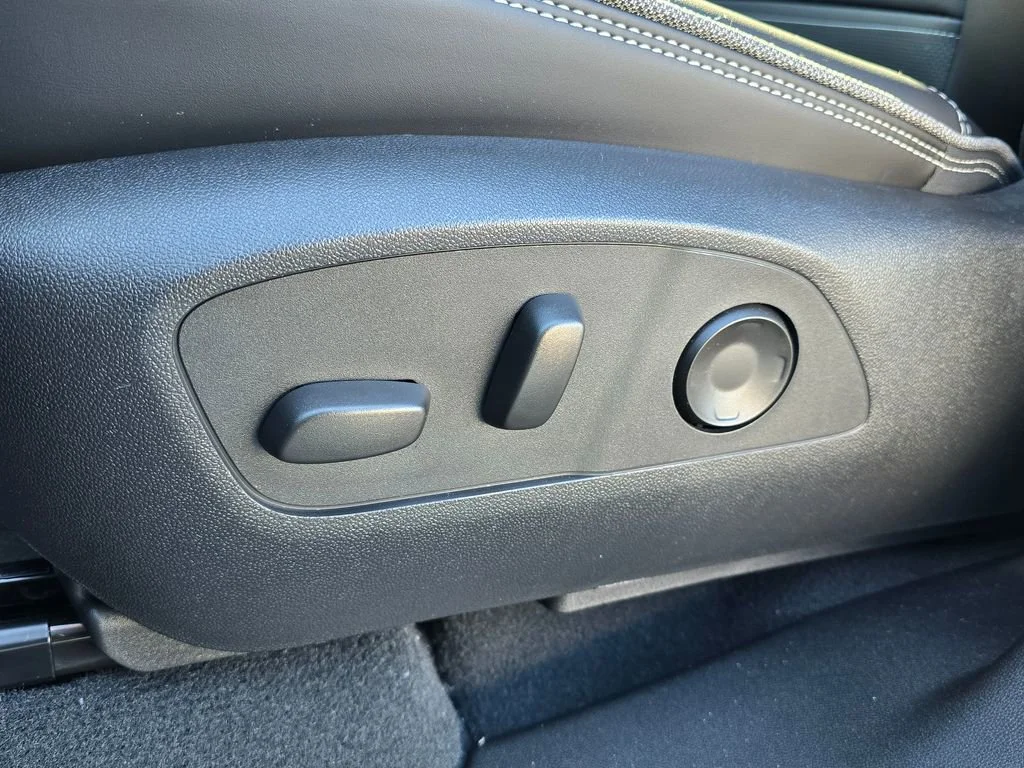 New 2025 Onyx Black GMC Extended Range Denali image 16