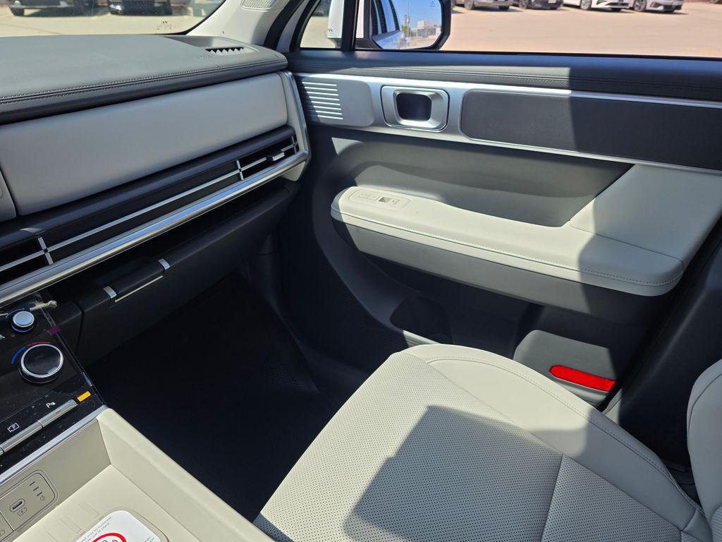 New 2026 White Hyundai SEL FWD image 31