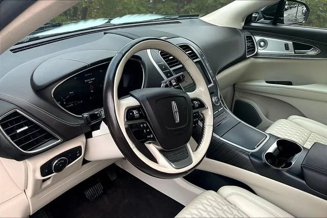 Used 2020  Lincoln Black Label image 16