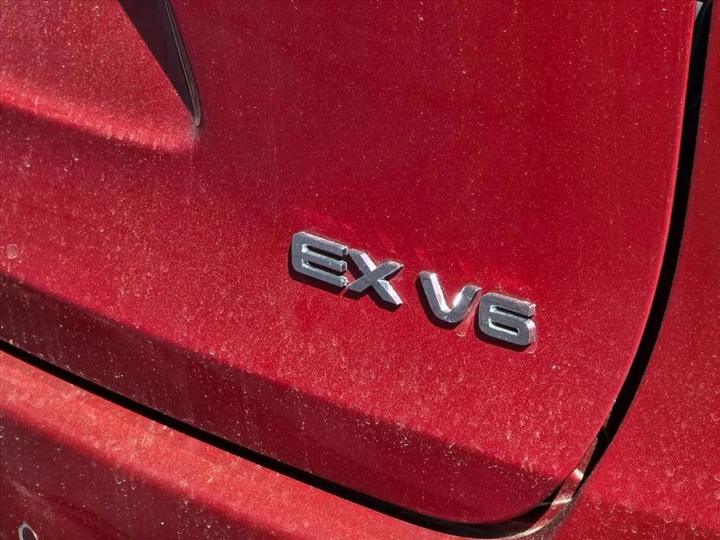 Used 2018 Red Kia EX image 16