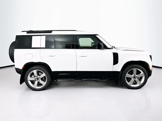 New 2026 White Land Rover X-Dynamic SE image 4