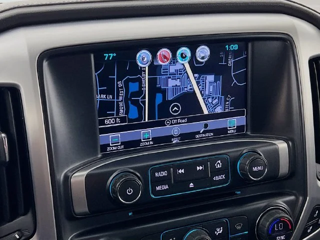 Used 2018 White GMC SLT image 17
