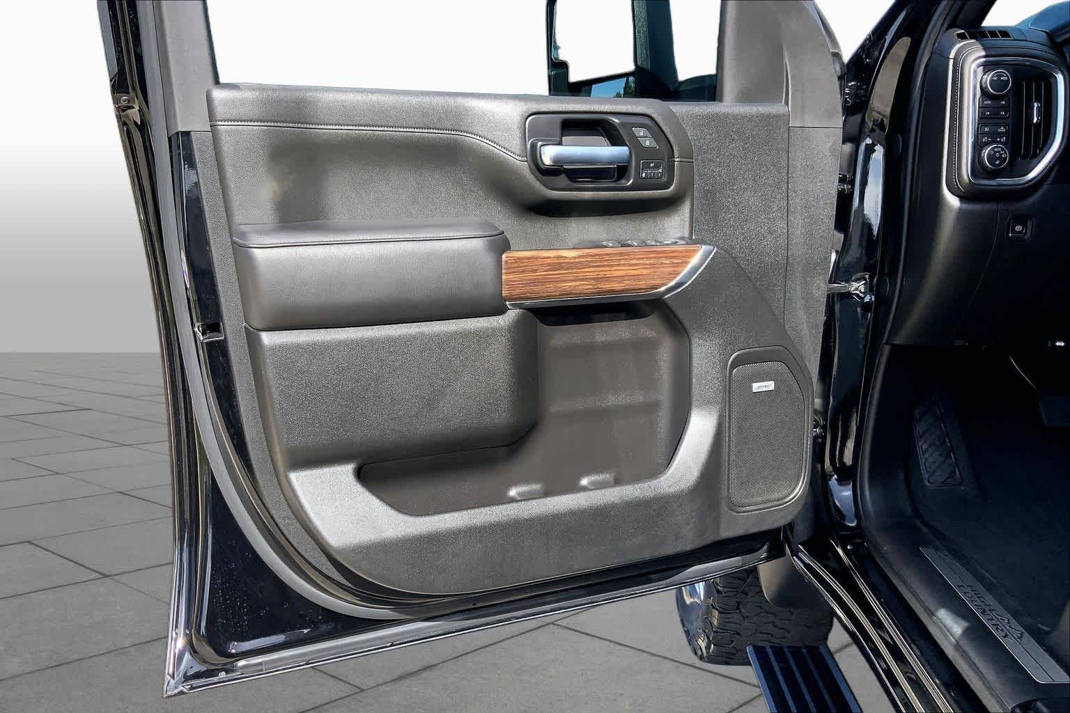 Used 2022 Black Chevrolet High Country image 43