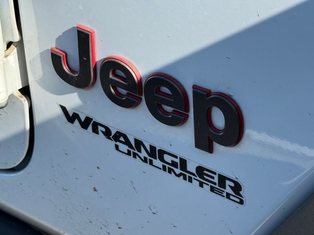 Used 2022 White Jeep Unlimited Rubicon image 2