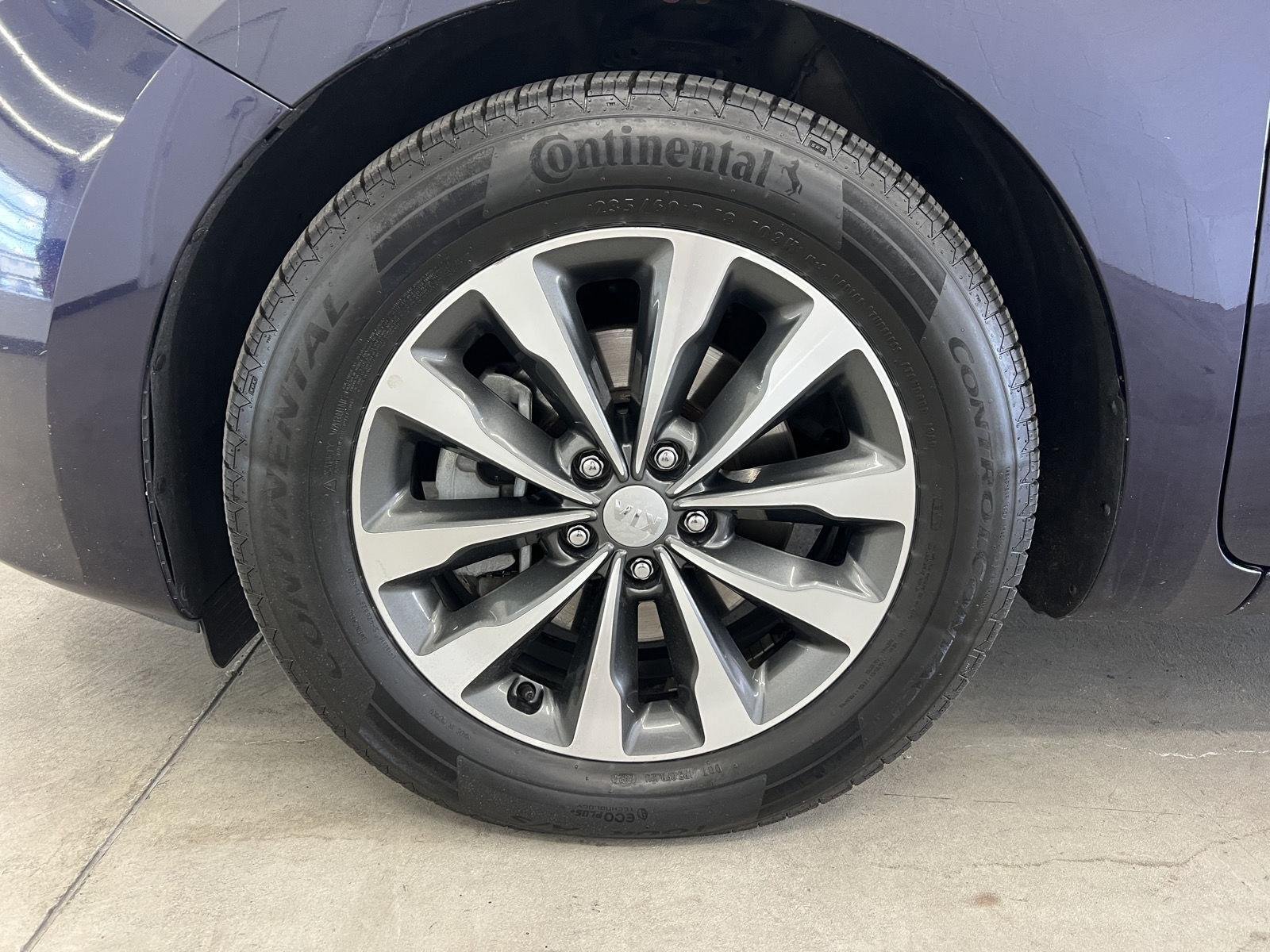 Used 2018 Celestial Blue Kia SX image 7
