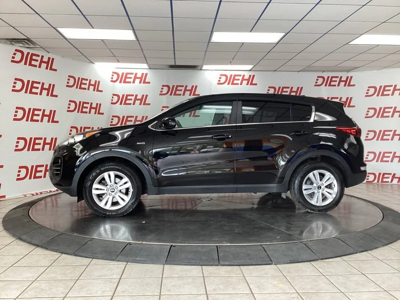 Used 2017 Red Kia LX image 4