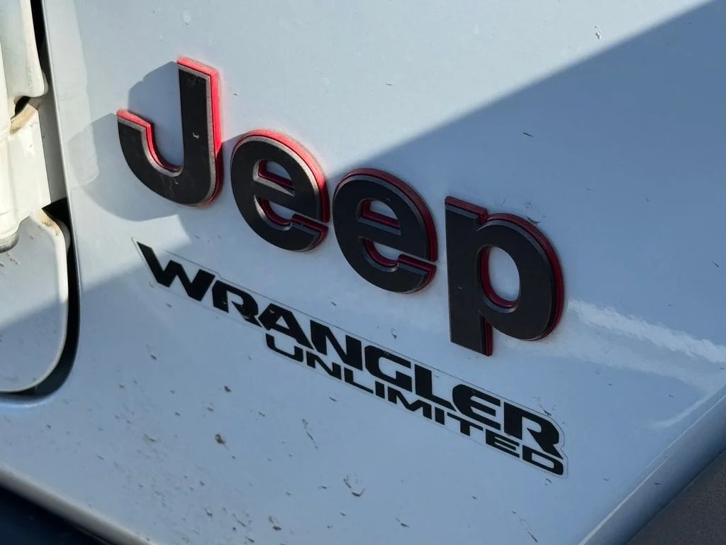 Used 2022 White Jeep Unlimited Rubicon image 2