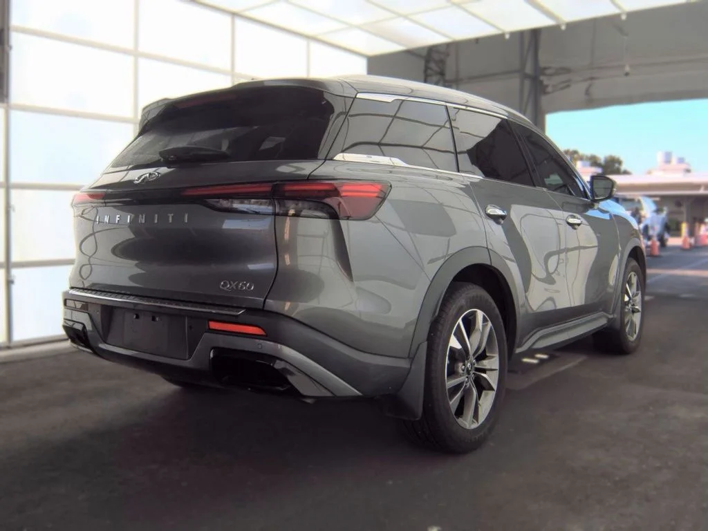 Used 2023 Gray INFINITI LUXE image 16