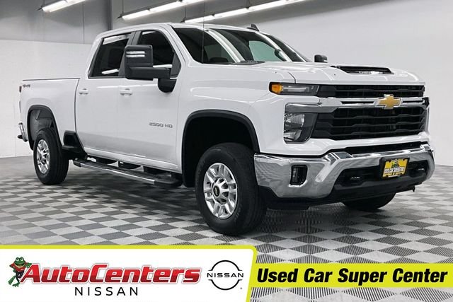 Used 2025 Summit White Chevrolet LT image 1