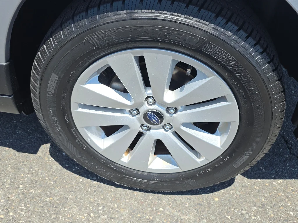 Used 2019 Ice Silver Metallic Subaru 2.5i image 6