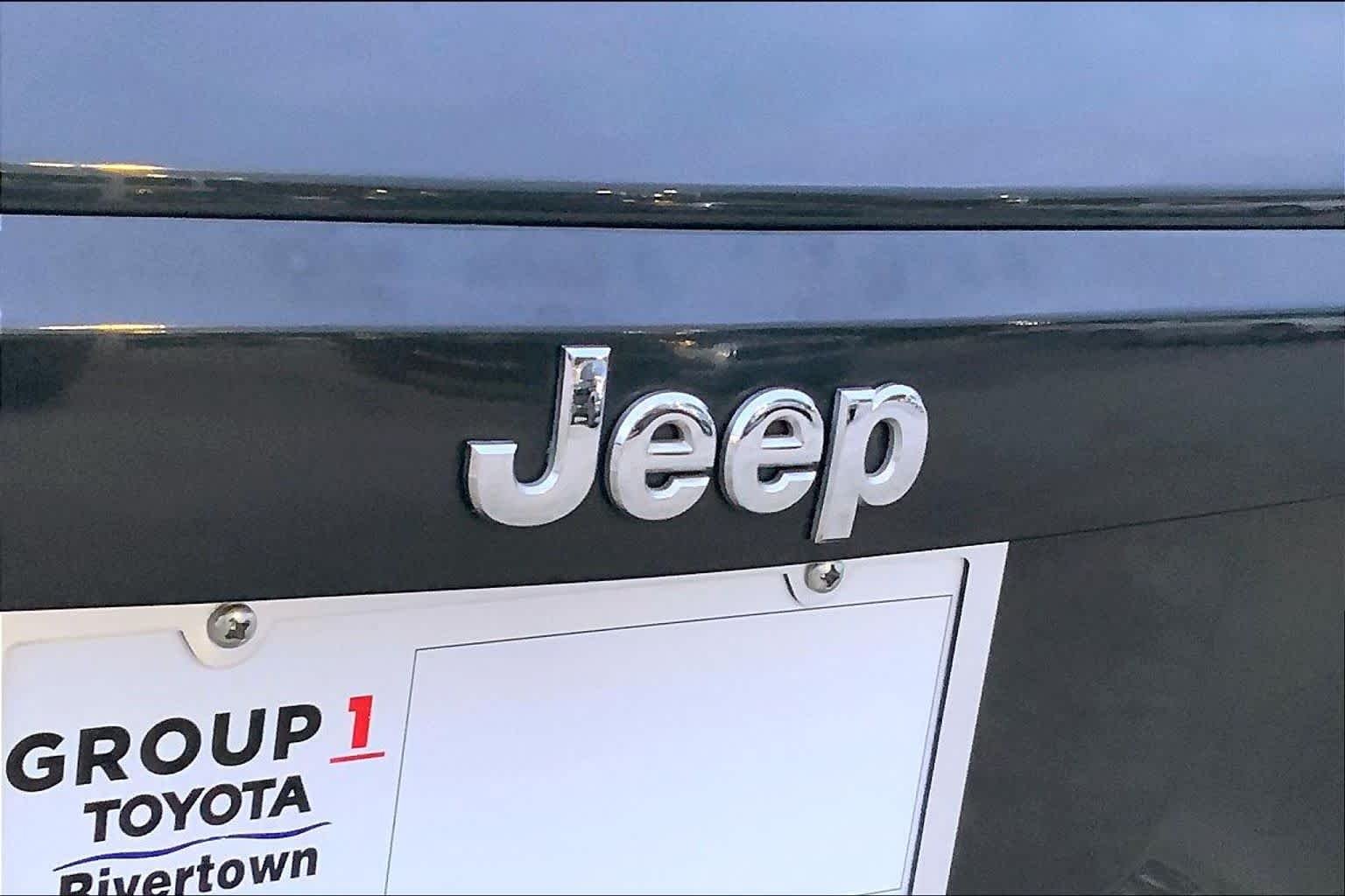 Used 2011 Dark Charcoal Pearl Jeep Latitude image 28