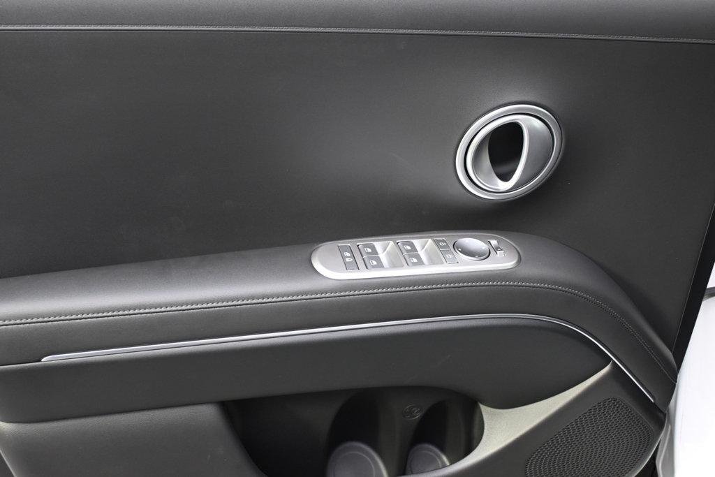 New 2026 White Pearl Hyundai SEL 8P image 23