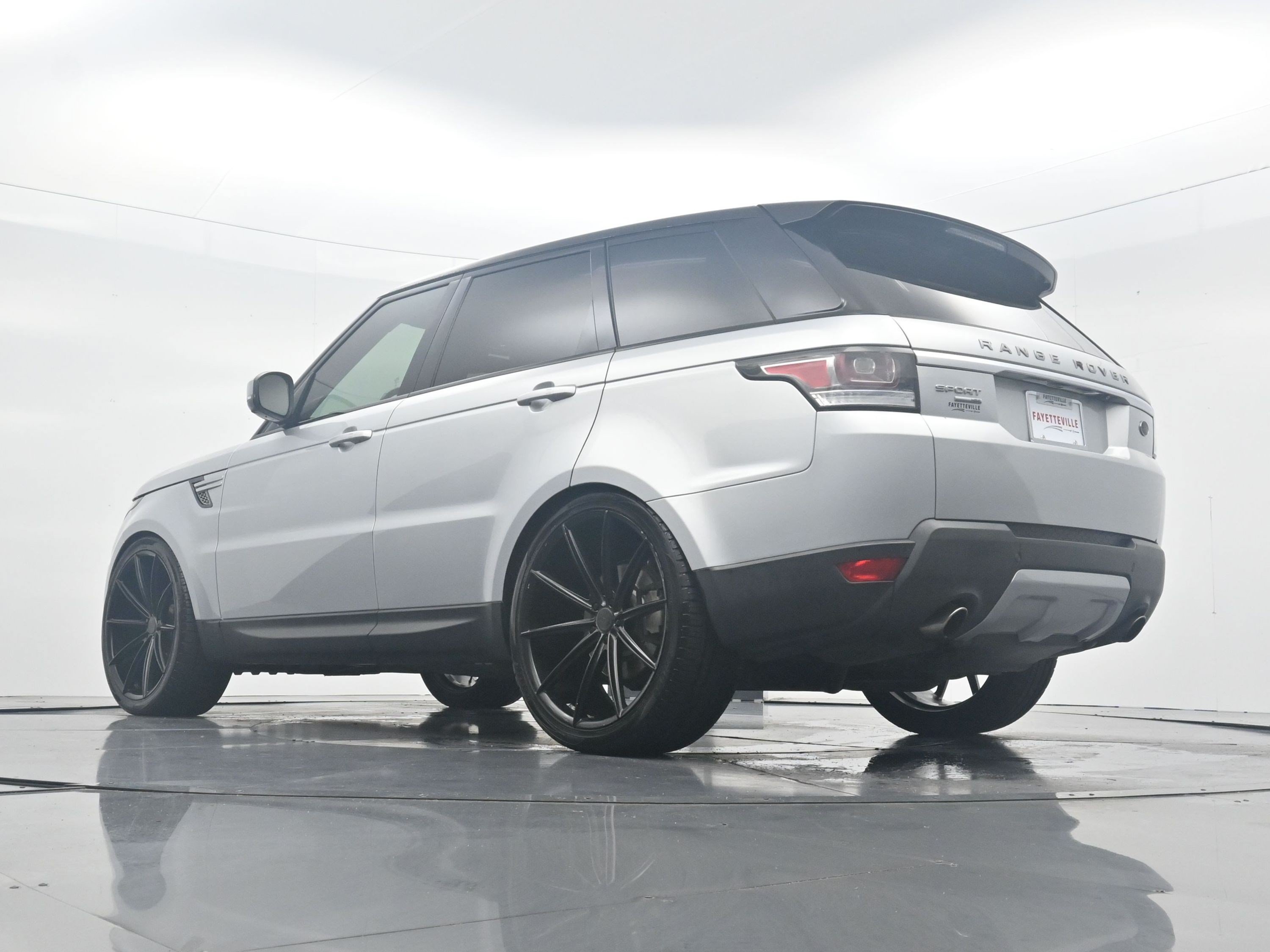 Used 2014 Causeway Gray Metallic Land Rover HSE image 32