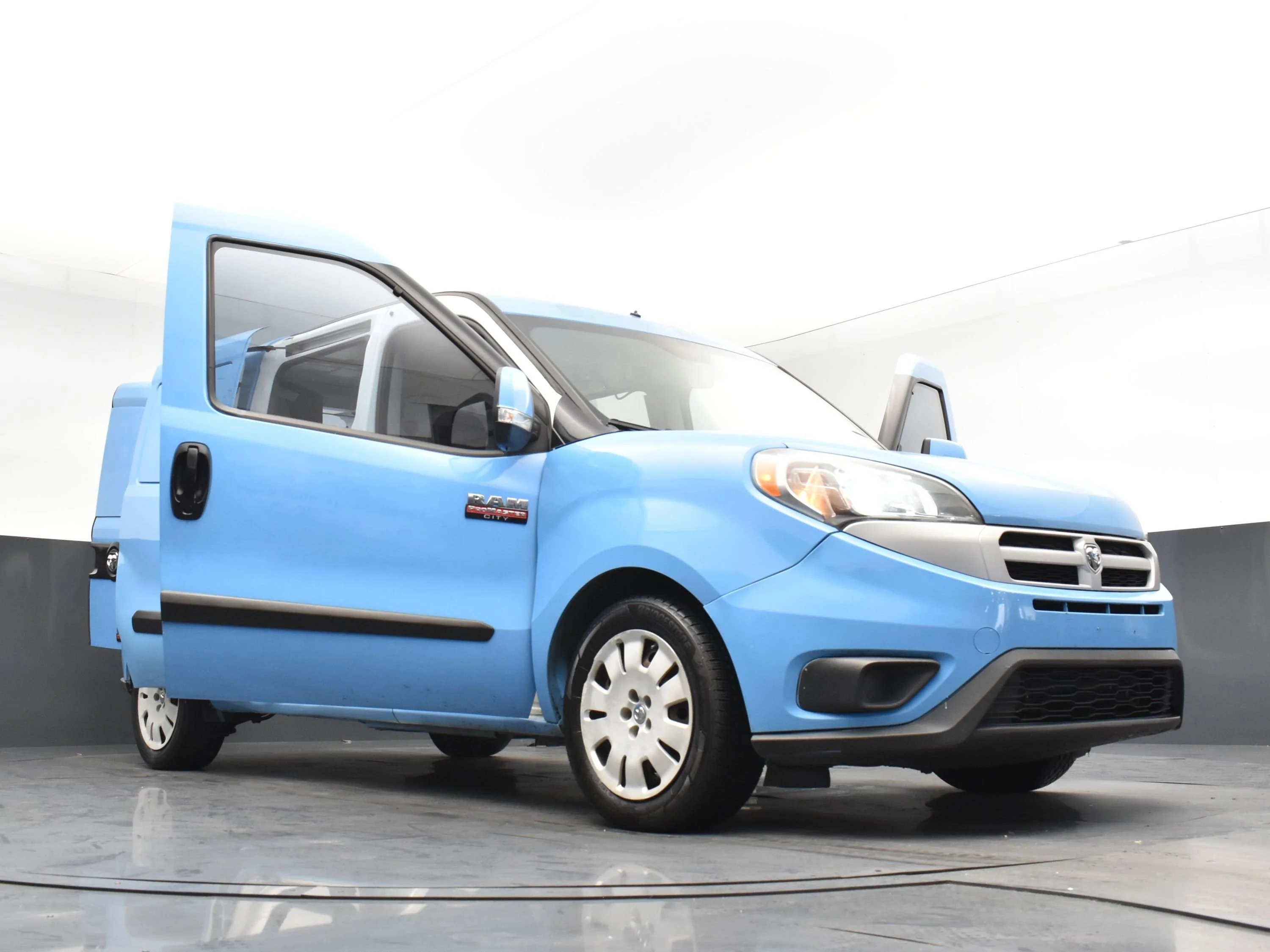 Used 2017 Blue RAM Tradesman SLT image 32