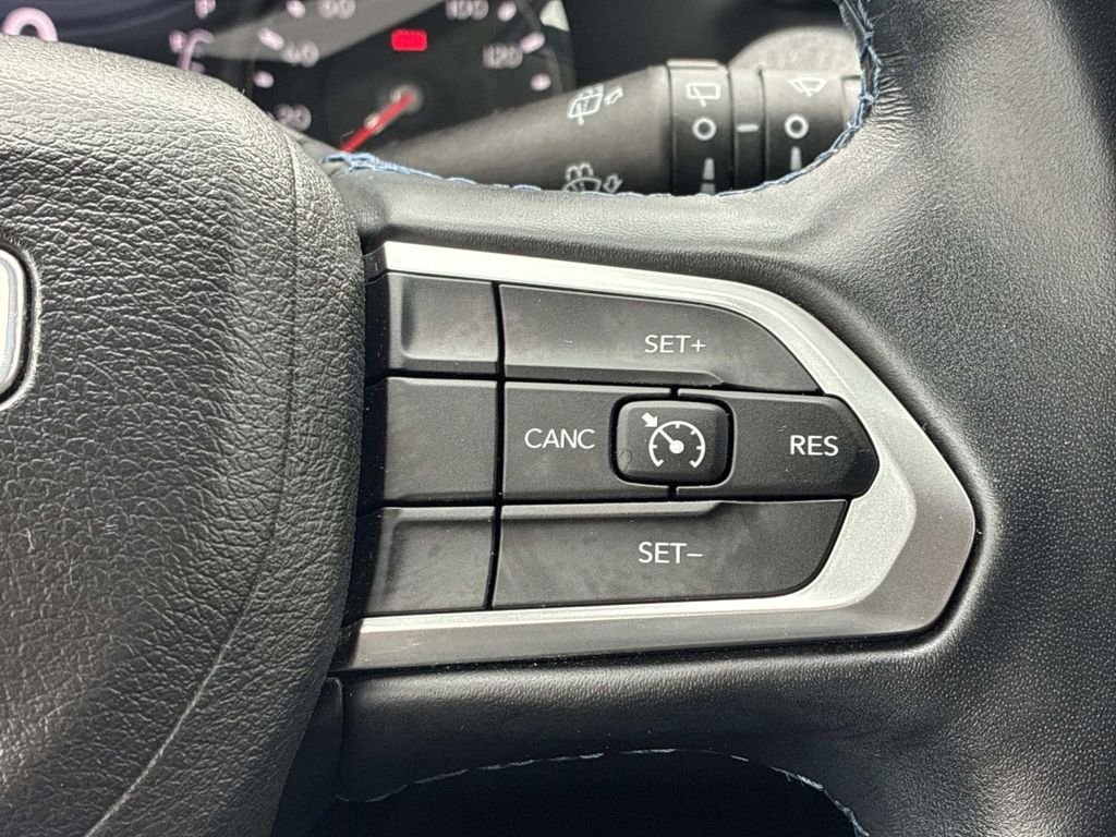 Used 2022 White Jeep Latitude image 26
