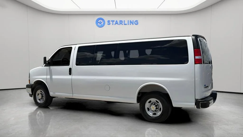 Used 2025 Summit White Chevrolet 1LT image 4