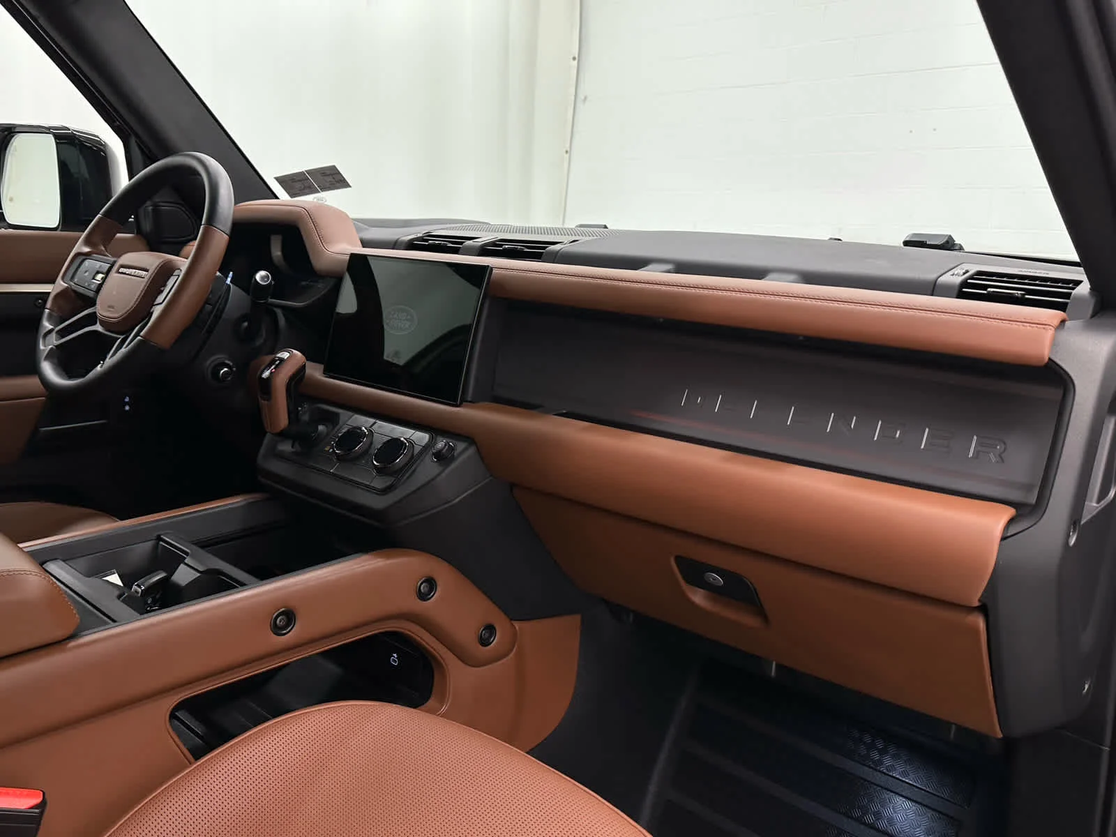 Used 2025 Petra Copper Premium Metallic Land Rover OCTA image 17