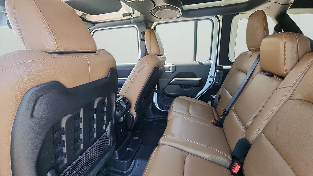 Used 2021 White Jeep Unlimited Rubicon image 11