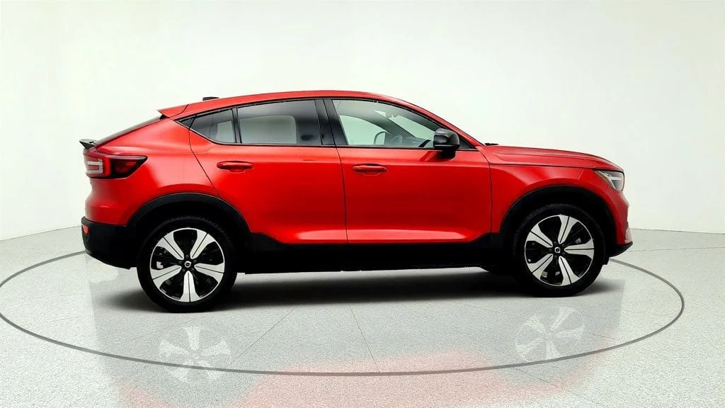 Used 2023 Fusion Red Metallic Volvo Twin eAWD Plus image 4