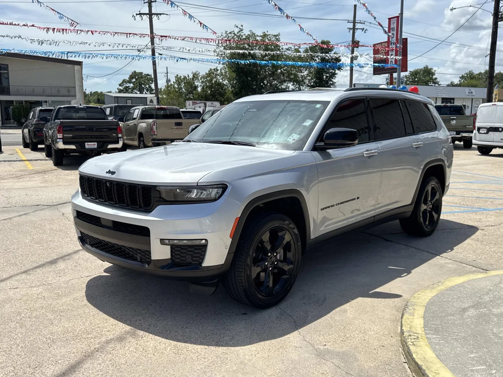Used 2024 Silver Zynith Jeep Limited image 3