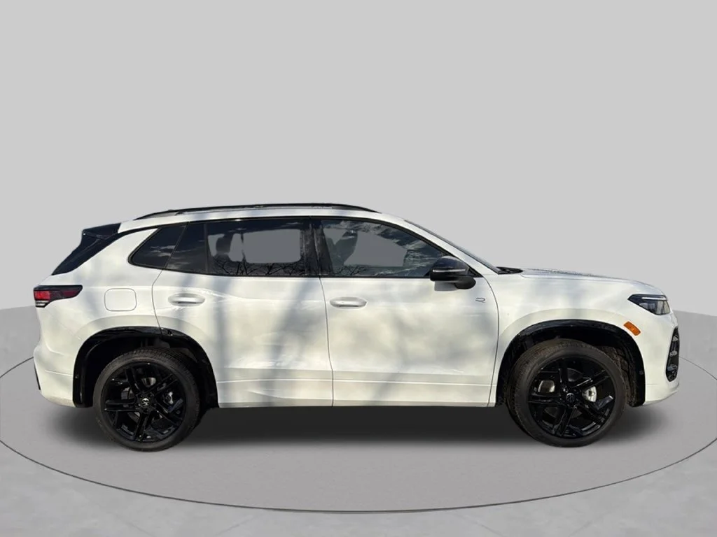 Used 2026 White/off-white Volkswagen SE R-Line Black image 6