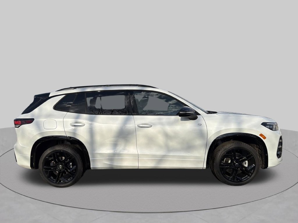Used 2026 White/off-white Volkswagen SE R-Line Black image 6