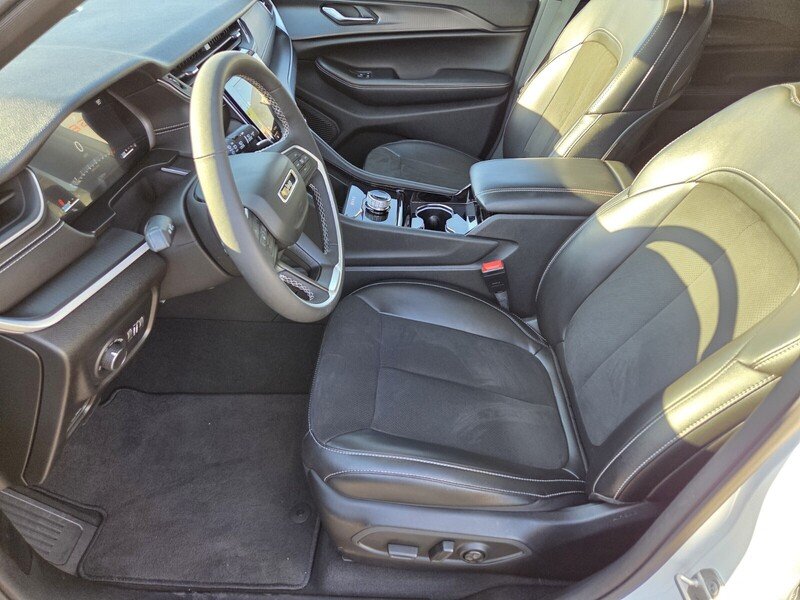 Used 2023 White Jeep Altitude X image 12