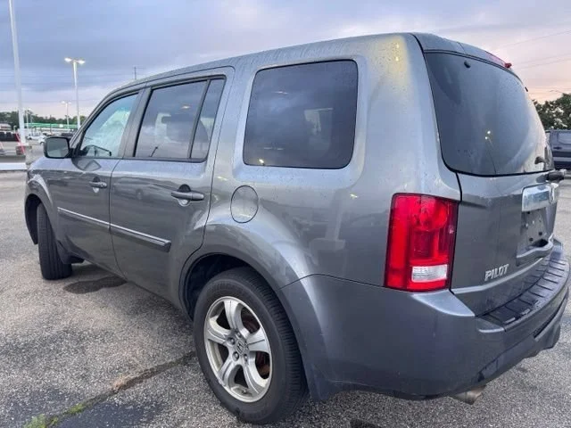 Used 2013 Polished Metal Metallic Honda EX-L image 19