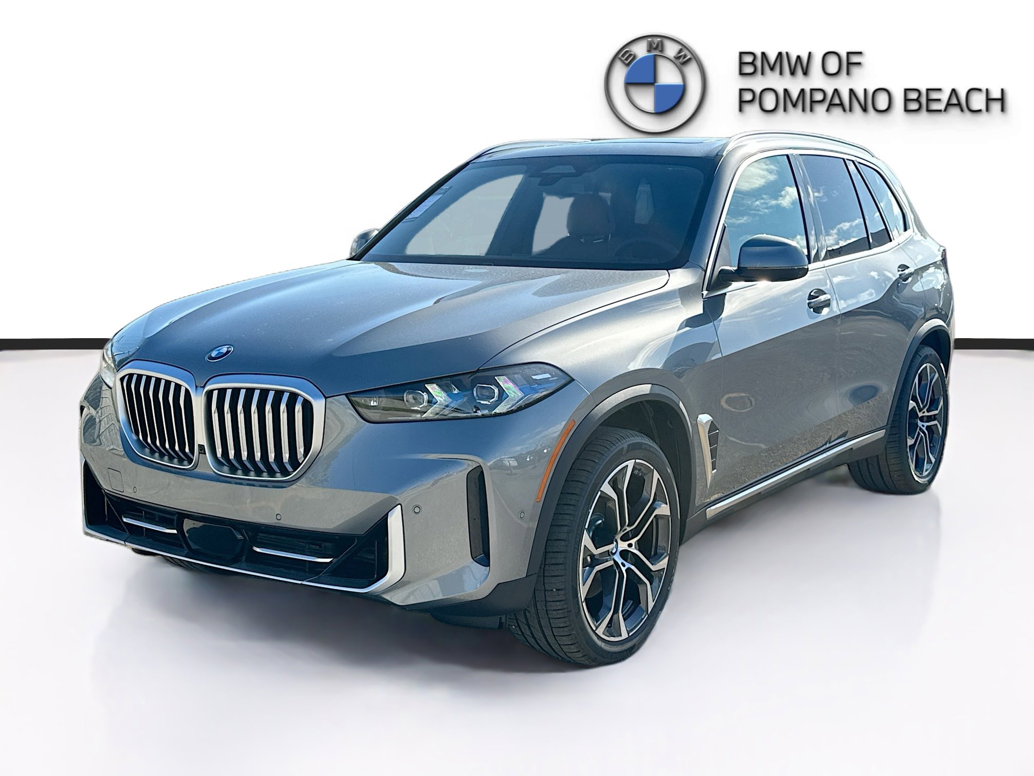 New 2026 Skyscraper Grey Metallic BMW sDrive40i image 3