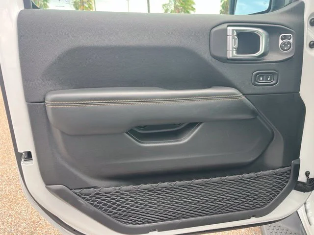 Used 2025 White Jeep Sahara image 27