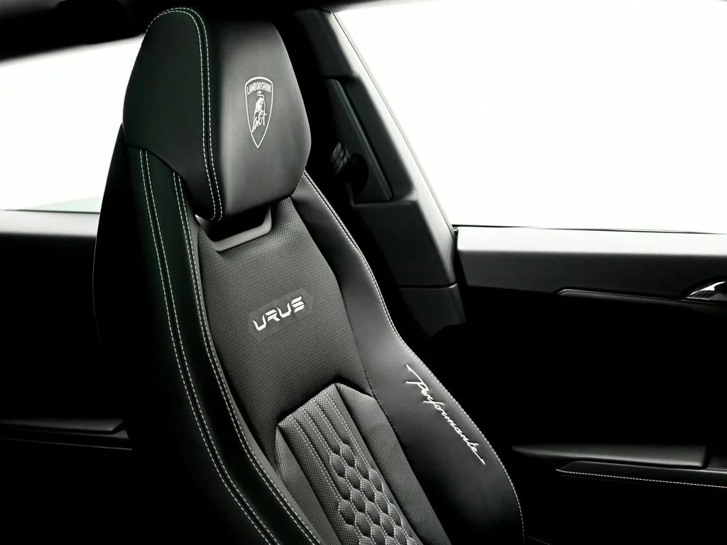 Certified Used 2024 Viola Pasifae Metallic Lamborghini Performante image 21