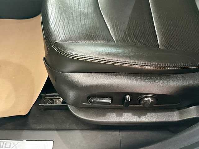 Used 2018 IRIDESCENT PEARL TRICOAT Chevrolet Premier image 19