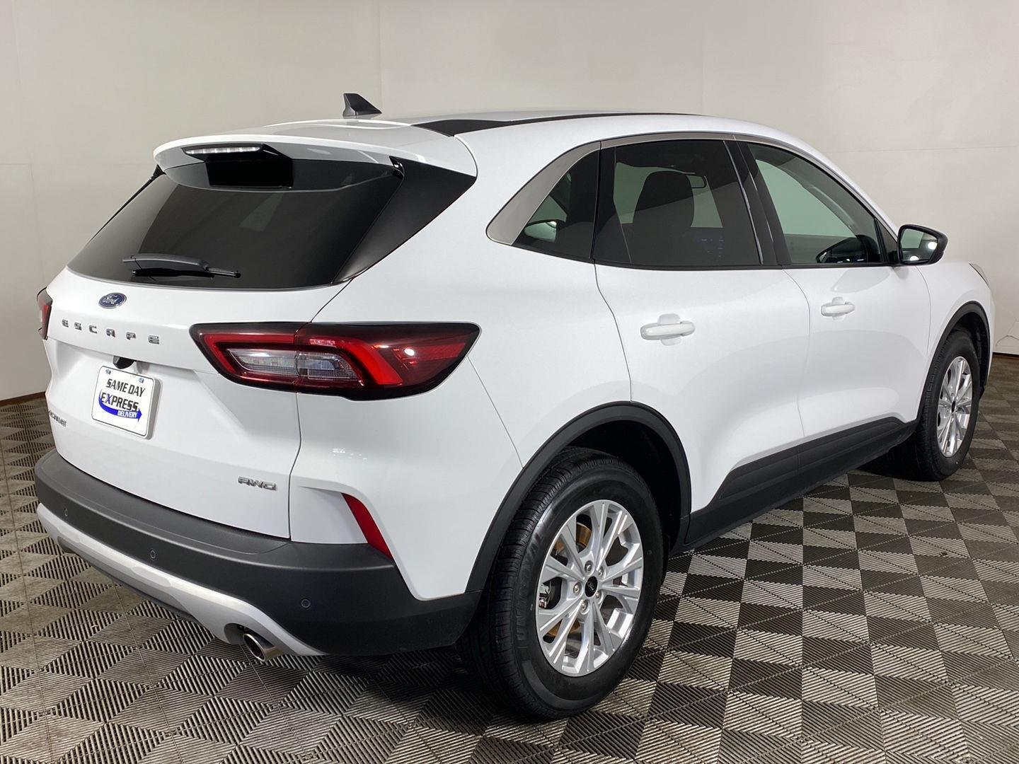 Used 2023 Oxford White Ford Active image 23
