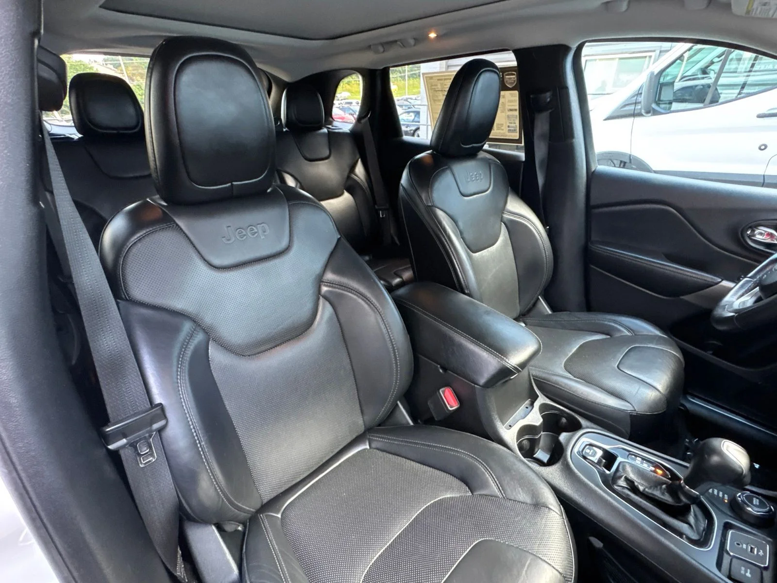 Used 2019 Bright White Clearcoat Jeep Limited image 9