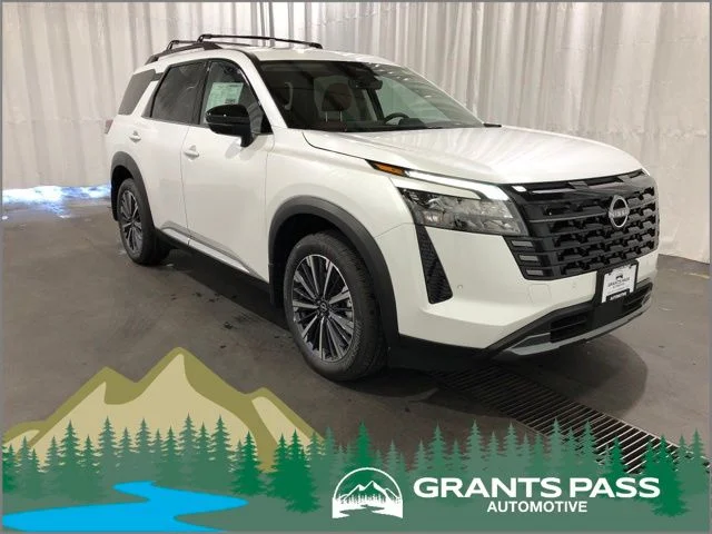 2026 Nissan Pathfinder Platinum 4WD's photo