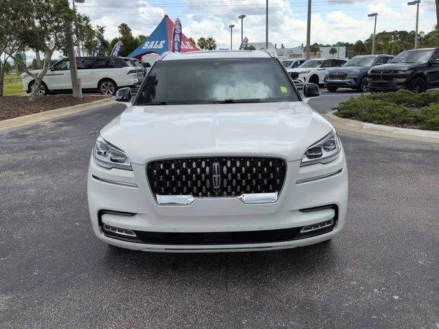 Certified Used 2022 White Metallic Lincoln Grand Touring image 9